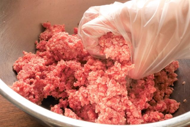 ハンバーグの冷凍保存は タネのまま と 焼いてから ではどう違う 冷凍ハンバーグのおいしい焼き方も伝授 暮らしニスタ