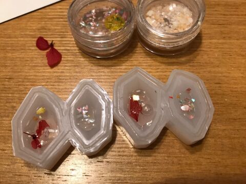 100均材料で フラワー入りレジンバレッタ 暮らしニスタ 100均材料で フラワー入りレジンバレッタ 暮らしニスタ
