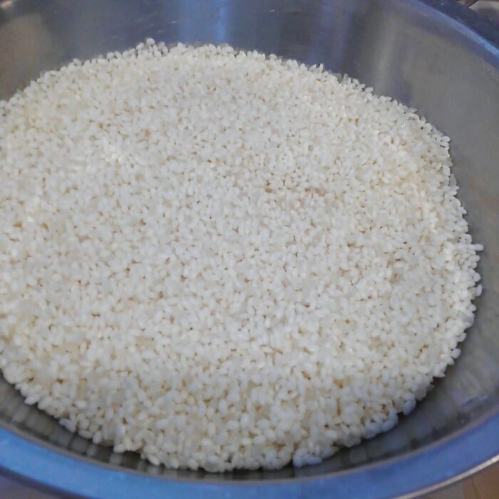 4　もち米と白米を混ぜて洗う