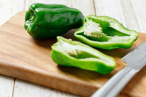 ピーマンの切り方いろいろ 料理によっておいしい切り方は違うの 暮らしニスタ ピーマンの切り方いろいろ 料理によっておいしい切り方は違うの 暮らしニスタ