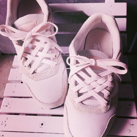 スニーカーの紐 どう結んでる 簡単お洒落な結び方があるよ 暮らしニスタ スニーカーの紐 どう結んでる 簡単お洒落な結び方があるよ 暮らしニスタ