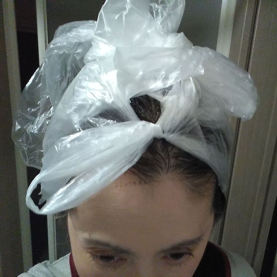 ゴミ袋で毛染めケープ 暮らしニスタ