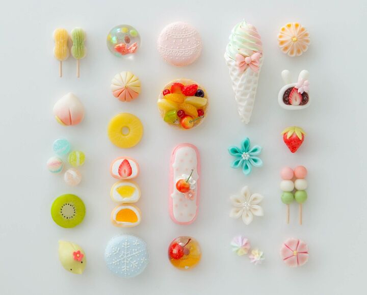 発売初日にジャンル1位!『あやぺこのプチかわスイーツ』待望の発売です!