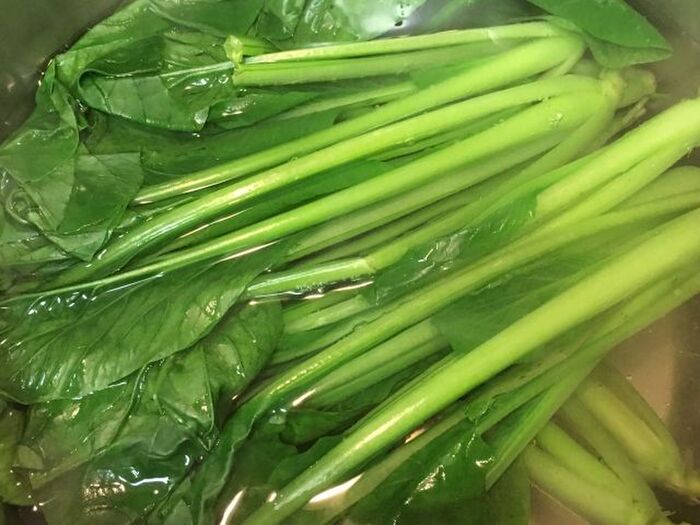 小松菜は冷凍保存がおすすめ 栄養を逃さず 時短調理もかないます 暮らしニスタ 小松菜は冷凍保存がおすすめ 栄養を逃さず 時短調理もかないます 暮らしニスタ