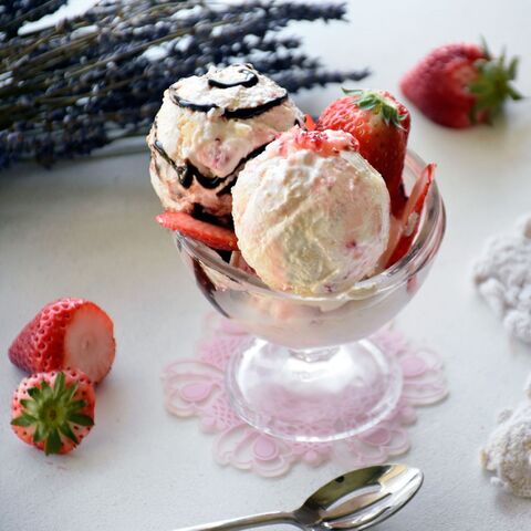 スイーツ スプーン1本で作る ストロベリーチーズケーキアイス スイーツ おやつ 盛付例 暮らしニスタ スイーツ スプーン1本で作る ストロベリーチーズケーキアイス スイーツ おやつ 盛付例 暮らしニスタ