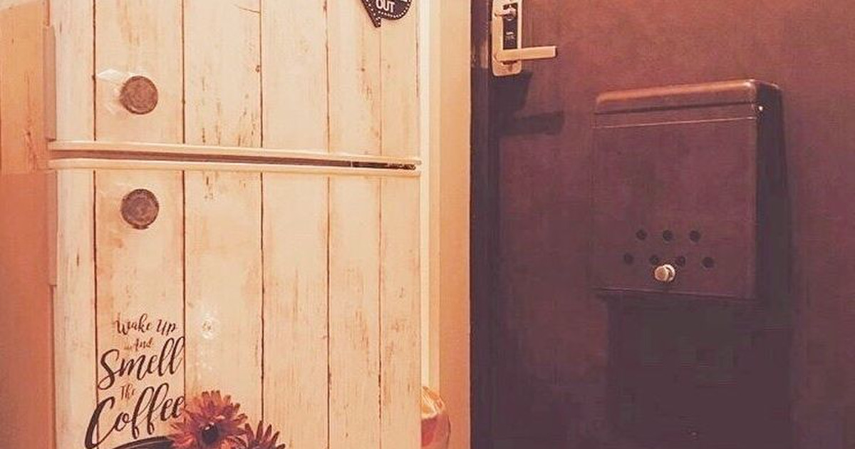 ダイソーのリメイクシートで冷蔵庫をカフェ風リメイク 暮らしニスタ