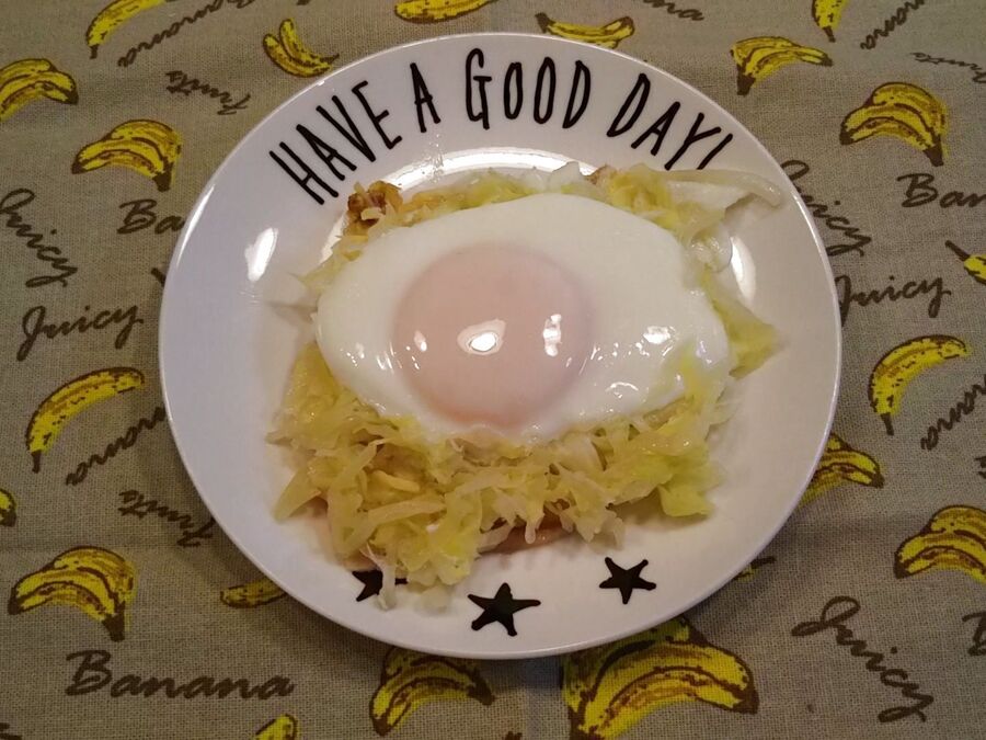 残った千切りキャベツで目玉焼き 暮らしニスタ