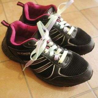 可愛く便利に セリアのパステルカラーな伸びる靴紐 暮らしニスタ 可愛く便利に セリアのパステルカラーな伸びる靴紐 暮らしニスタ