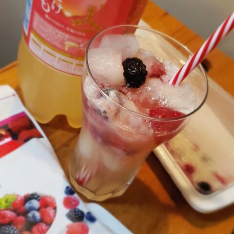 ベリー入り強炭酸氷 In Daisoのバジルシードドリンク 暮らしニスタ ベリー入り強炭酸氷 In Daisoのバジルシードドリンク 暮らしニスタ