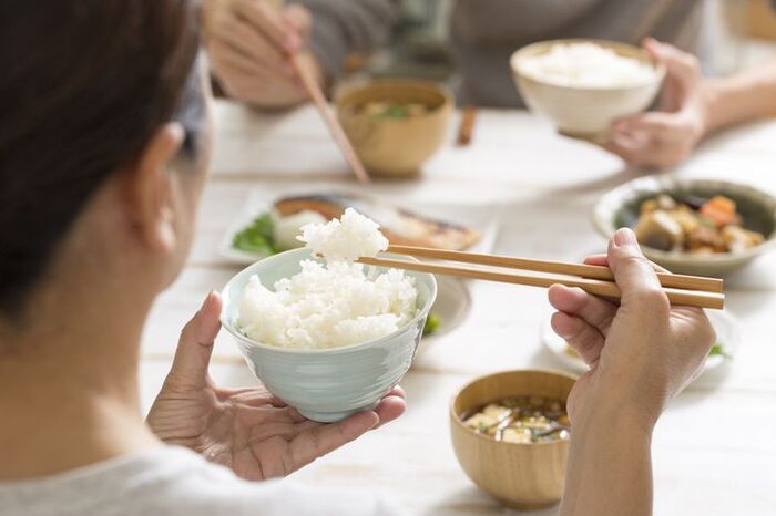 位置 ご飯 と 味噌汁 の