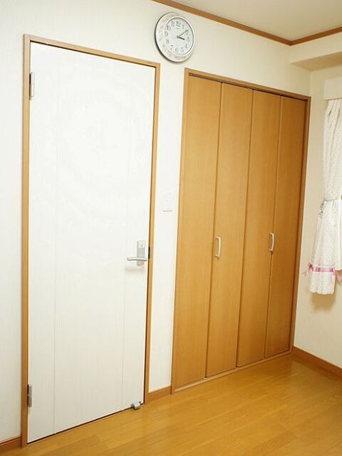 セリアだけ 簡単にクローゼットの扉のリメイク 暮らしニスタ セリアだけ 簡単にクローゼットの扉のリメイク 暮らしニスタ
