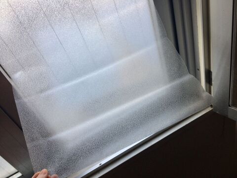 ダイソーのすりガラスシートで外からの視線をシャットアウト 暮らし快適に 暮らしニスタ ダイソーのすりガラスシートで外からの視線をシャットアウト 暮らし快適に 暮らしニスタ