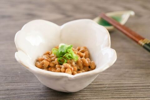 納豆の賞味期限ってどれくらい 発酵しているから気にしなくていいってホント 最適な保存方法もご紹介 暮らしニスタ 納豆の賞味期限ってどれくらい 発酵しているから気にしなくていいってホント 最適な保存方法もご紹介 暮らしニスタ