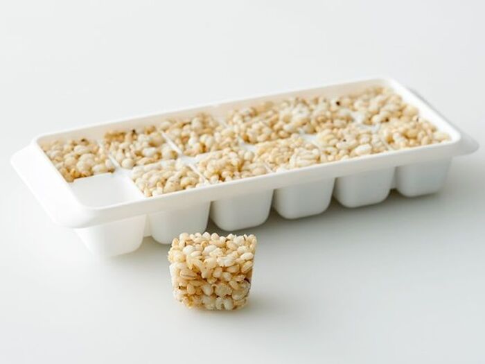 5.雑穀の保存は製氷皿で冷凍して小分けに。