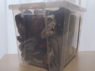 ダイソーのフタ付き収納boxにベビー服や子供のおもちゃを収納 暮らしニスタ ダイソーのフタ付き収納boxにベビー服や子供のおもちゃを収納 暮らしニスタ