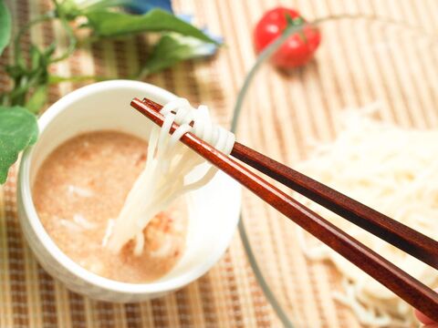 そうめんに飽きたら つゆ をアレンジしよう 香ばしいミックスナッツつゆの作り方 暮らしニスタ そうめんに飽きたら つゆ をアレンジしよう 香ばしいミックスナッツつゆの作り方 暮らしニスタ