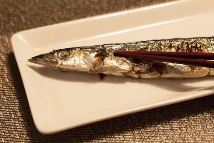 さんまの正しい食べ方やマナー 知っていますか 食べやすくてキレイな方法をチェック 暮らしニスタ さんまの正しい食べ方やマナー 知っていますか 食べやすくてキレイな方法をチェック 暮らしニスタ