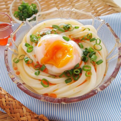 スタミナ麺レシピ 温玉ラー油ぶっかけうどん 暮らしニスタ