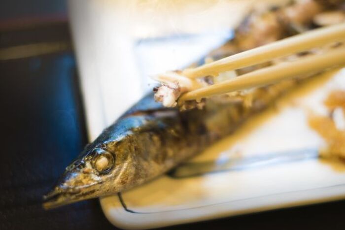 さんまの正しい食べ方やマナー 知っていますか 食べやすくてキレイな方法をチェック 暮らしニスタ さんまの正しい食べ方やマナー 知っていますか 食べやすくてキレイな方法をチェック 暮らしニスタ