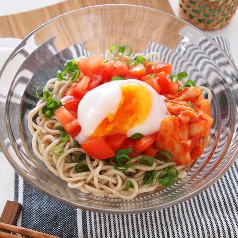 スタミナ麺レシピ キムチとトマトの冷やしそば 暮らしニスタ