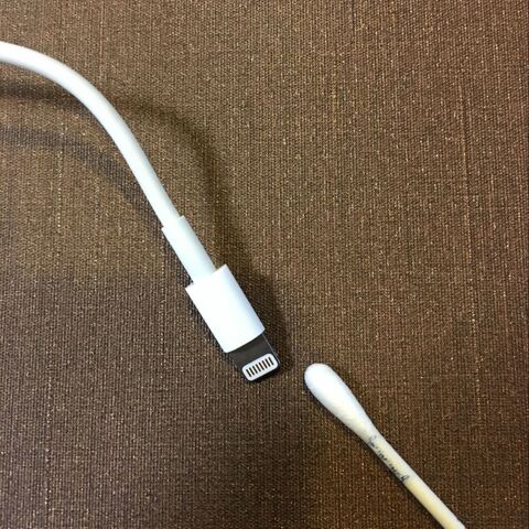 Iphone 充電時におけるケーブルの接触不良を解消する方法 暮らしニスタ