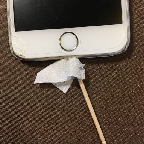 Iphone 充電時におけるケーブルの接触不良を解消する方法 暮らしニスタ Iphone 充電時におけるケーブルの接触不良を解消する方法 暮らしニスタ