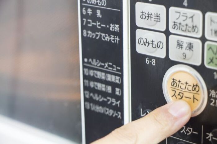 電子レンジでアルミホイルは危険 火花がでる理由は 暮らしニスタ 電子レンジでアルミホイルは危険 火花がでる理由は 暮らしニスタ
