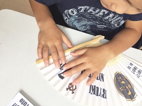 ダイソー無地せんすをオリジナルに エプソン エコタンクプリンターで簡単にできちゃうリメイク法とは 暮らしニスタ ダイソー無地せんすをオリジナルに エプソン エコタンクプリンターで簡単にできちゃうリメイク法とは 暮らしニスタ