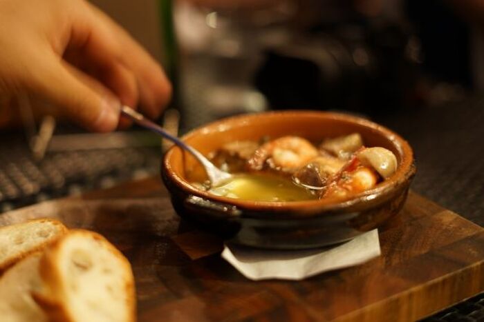 アヒージョの基本的な作り方から おすすめの鍋まで一挙紹介 暮らしニスタ スペイン料理の中でも人気の高い アヒージ dメニューニュース Nttドコモ アヒージョの基本的な作り方から おすすめの鍋まで一挙紹介 暮らしニスタ スペイン料理の中でも人気の高い アヒージ dメニューニュース Nttドコモ
