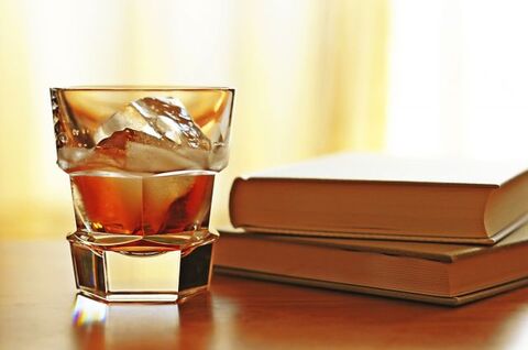 ウイスキーの飲み方のおすすめは ロックからカクテルまで全21種類をご紹介 暮らしニスタ ウイスキーの飲み方のおすすめは ロックからカクテルまで全21種類をご紹介 暮らしニスタ