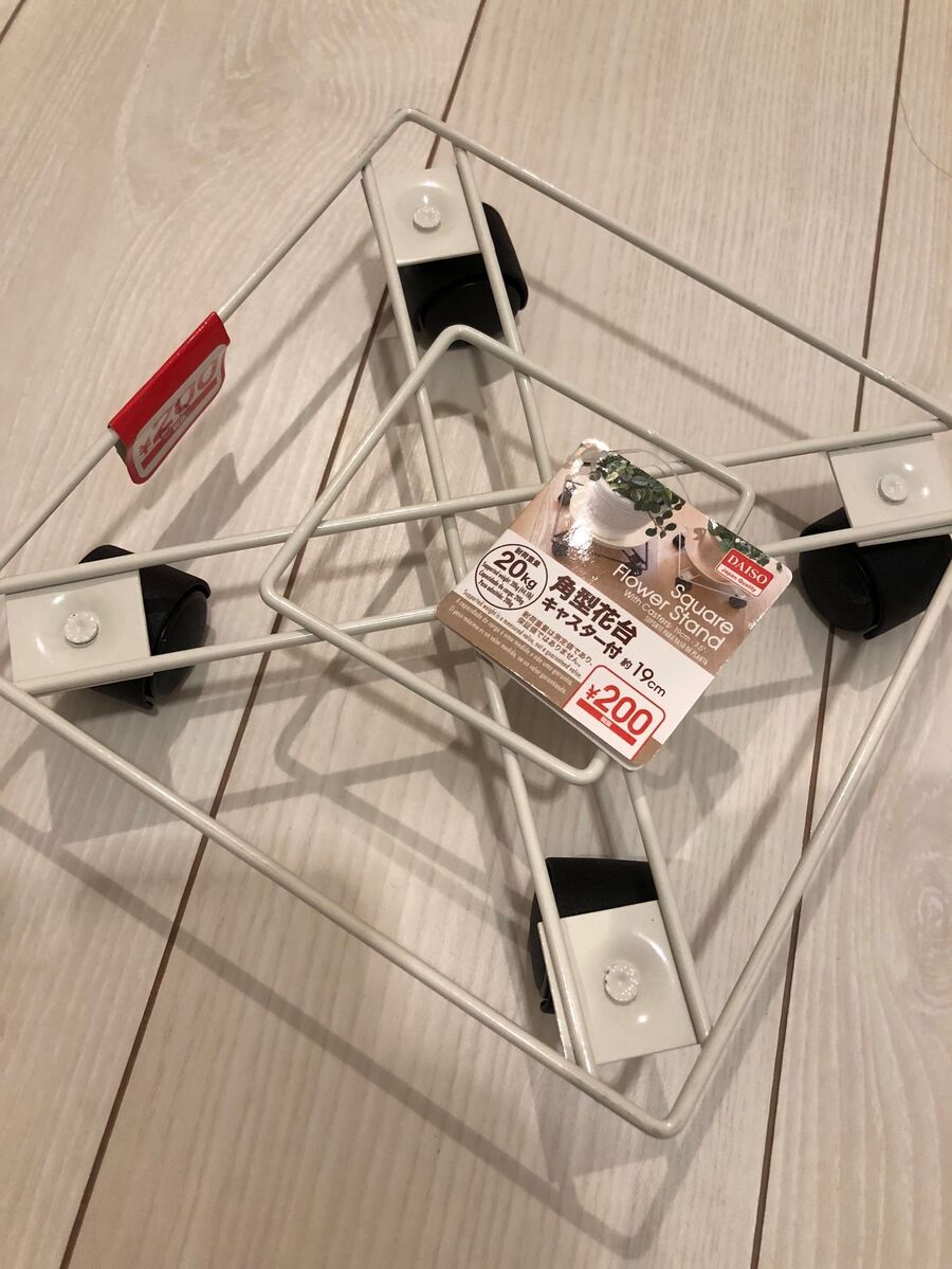 キャスター付き花台で箱買い飲料ストック収納 暮らしニスタ キャスター付き花台で箱買い飲料ストック収納 暮らしニスタ