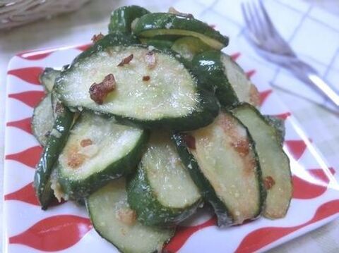 うま味が凝縮ヤミツキ 干しきゅうりのガーリックチーズ炒め 暮らしニスタ