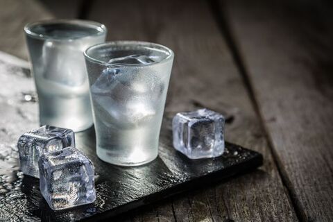 ウォッカの度数や飲み方は おすすめ銘柄やカクテルも紹介 暮らしニスタ