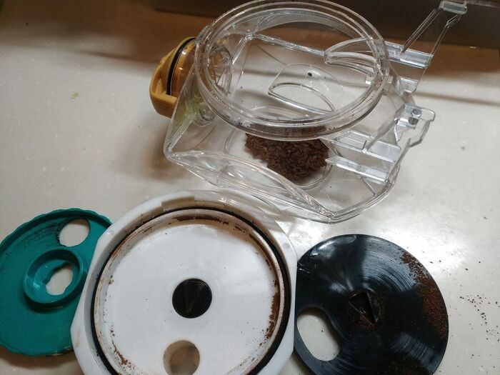 コーヒータンク拭き取りステップ1:パーツを外す