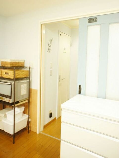 ドア枠の存在感を楽に消す 壁紙で一体化 暮らしニスタ ドア枠の存在感を楽に消す 壁紙で一体化 暮らしニスタ