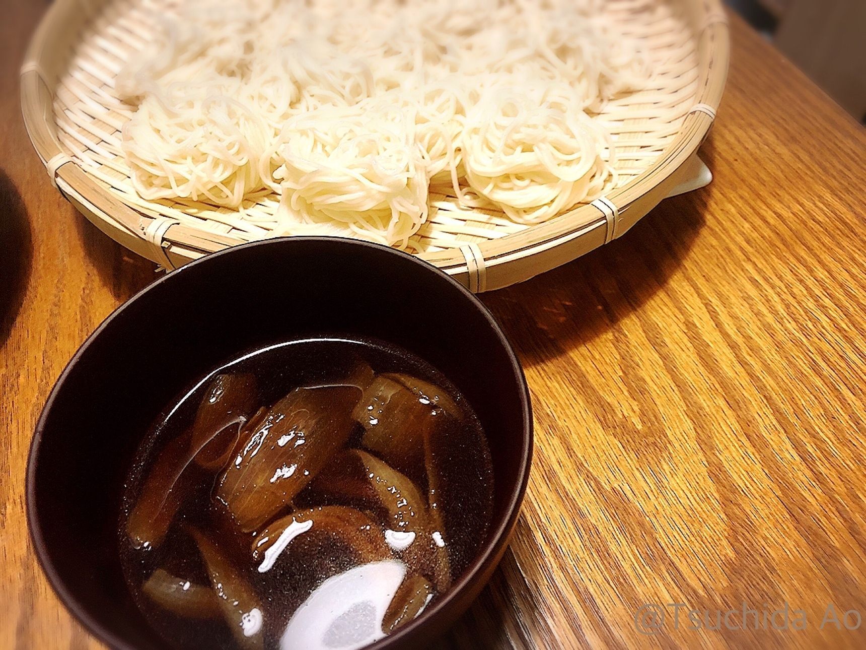 つゆを冷やし、茹でたそうめんと合わせて、お召し上がりください。