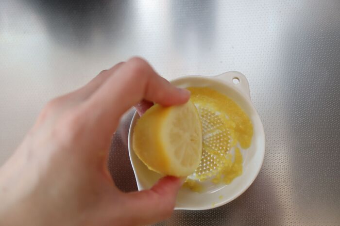 レモンのワックス がきれいに落とせる簡単ワザ やってみた 暮らしニスタ レモンのワックス がきれいに落とせる簡単ワザ やってみた 暮らしニスタ