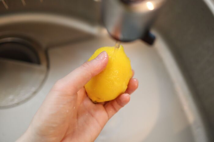 レモンのワックス がきれいに落とせる簡単ワザ やってみた 暮らしニスタ レモンのワックス がきれいに落とせる簡単ワザ やってみた 暮らしニスタ