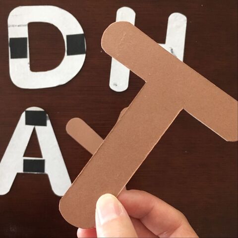 お誕生日のお祝いは画用紙で作った手作り壁面 暮らしニスタ お誕生日のお祝いは画用紙で作った手作り壁面 暮らしニスタ