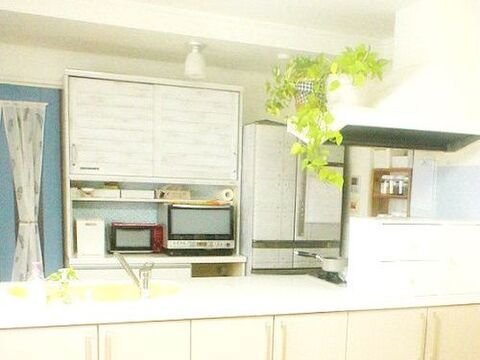キッチンに馴染むように ダイソーとセリアで冷蔵庫の再リメイク 暮らしニスタ