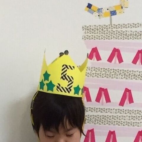 紙モノで簡単手作り バースデークラウンで記念撮影を 暮らしニスタ 紙モノで簡単手作り バースデークラウンで記念撮影を 暮らしニスタ