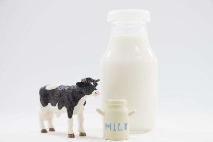 牛乳は賞味期限が切れても飲めるの？未開封と開封後で期限が違う!?目安や見分け方、消費レシピもご紹介