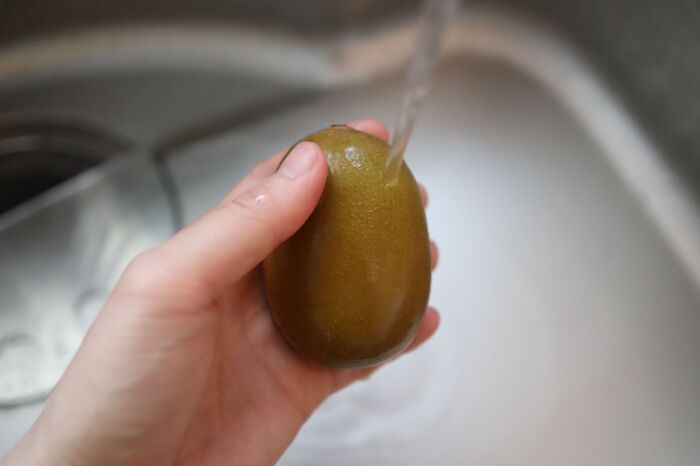 丸ごと冷凍 キウイの皮ツルン シャリシャリ食感がおいしい保存方法 やってみた 暮らしニスタ 丸ごと冷凍 キウイの皮ツルン シャリシャリ食感がおいしい保存方法 やってみた 暮らしニスタ
