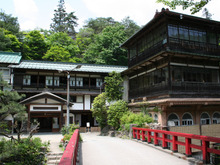 由緒ある温泉と季節の花々に癒やされる「群馬県中之条町」。返礼品は温泉宿泊にも使える感謝券！