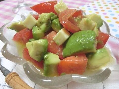 1分混ぜたらできあがり アボカドとトマトとチーズのマリネ 暮らしニスタ