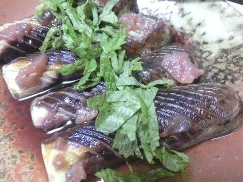 10分煮るだけ 冷やしても美味しい なすの白だし梅煮 暮らしニスタ