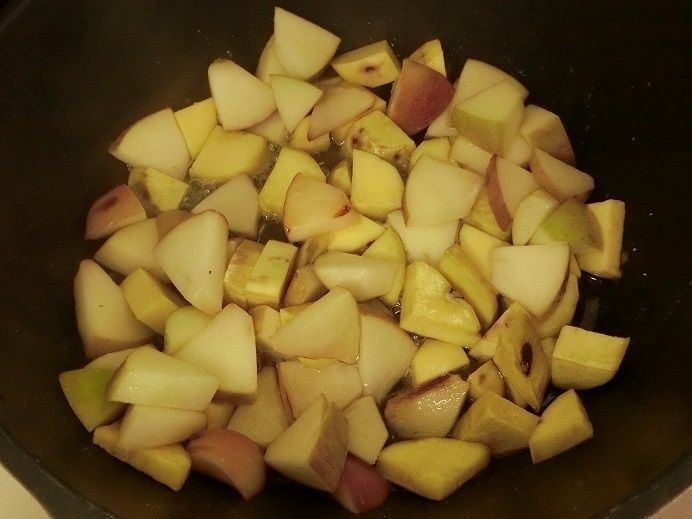炊飯器で簡単 りんごとさつま芋のケーキ 暮らしニスタ