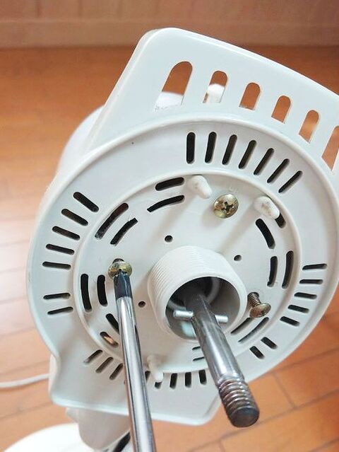 扇風機 分解してモーター部分までシッカリお掃除 暮らしニスタ