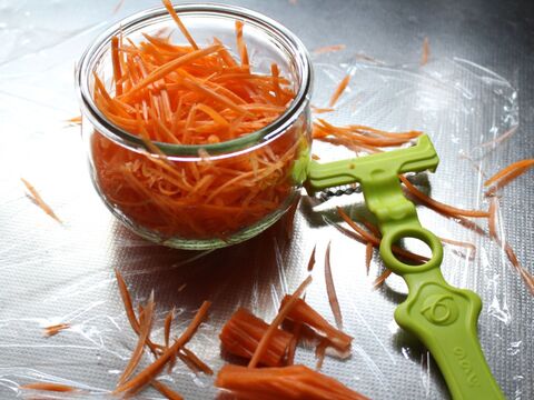 ののじ ヌードルピーラー でシンプルな人参1本分の常備菜づくり 暮らしニスタ