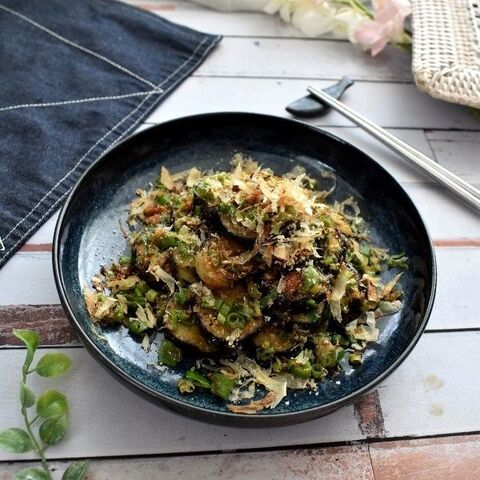 チーズのコクがかくし味 なすのたっぷりおかかとねぎ和え 暮らしニスタ